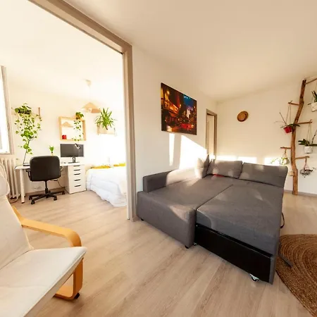 La Cuccia - Fully Furnished Close To Metro And Olympic Venues アパート Châtillon